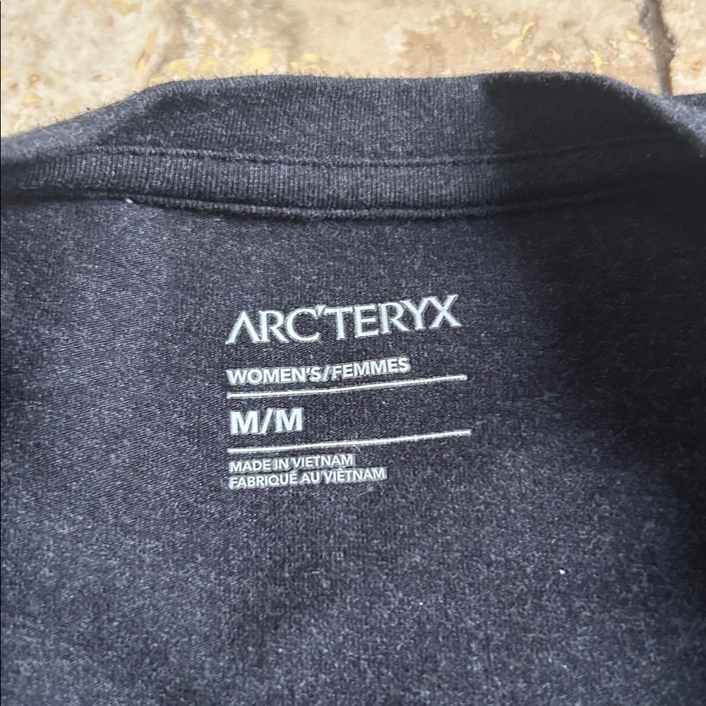 2 Arc’teryx Women’s Tee Shirts Size Medium - Picture 3 of 11